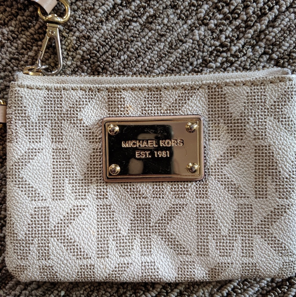 Michael kors white jet set wristlet